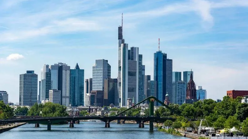 Contacten van Easy Travel To Frankfurt